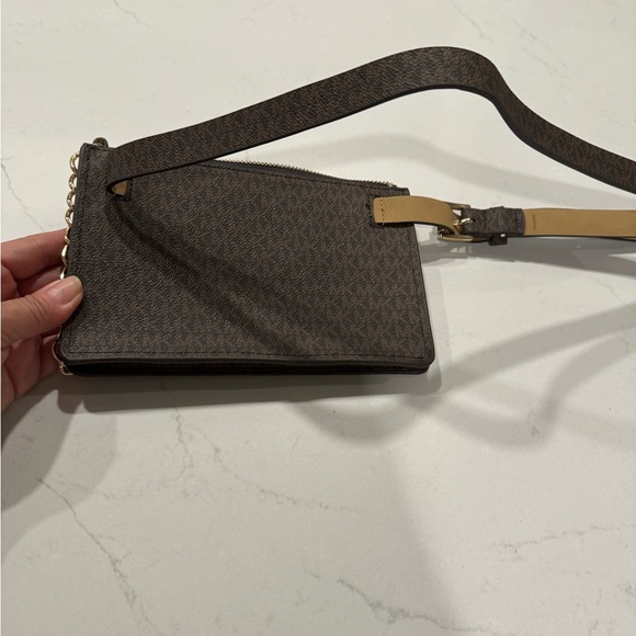 Brand New Michael Kors Signature Fanny Pack belt bag - Picture 5 of 5